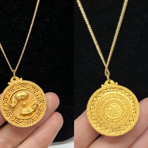 24K Gold-Plated Lucky Three-Legged Toad Wealth Pendant with Intricate Filigree and Fu Character for Prosperity and Fortune